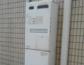 東京ガスFT4204ARSAU3QUからリンナイRUFH-E2405AW2-3(A)へ給湯器交換の施工事例工事前写真施工前