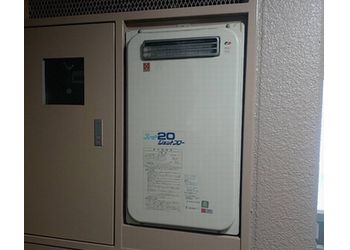 
YV2022RPWからGQ-2027AWX-DX BLへの給湯器交換事例工事前写真施工前
