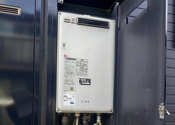 
TP-SQ164R-1からGS-1600C-1(BL)への給湯器交換事例工事前写真施工前

