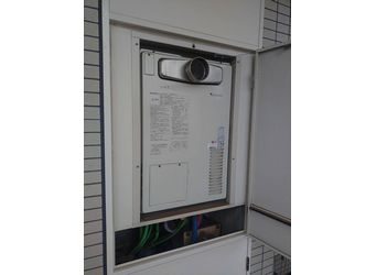 AT4203ARSSW3QV-CからRUFH-A2400SAT2-3(A)への給湯器交換事例工事前写真施工前